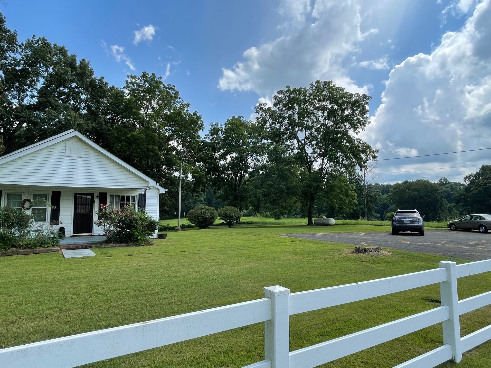 7290 Chestnut Ridge Road Winchester, TN 37398 - Photo 6 of 13 a view of a house with a big yard
