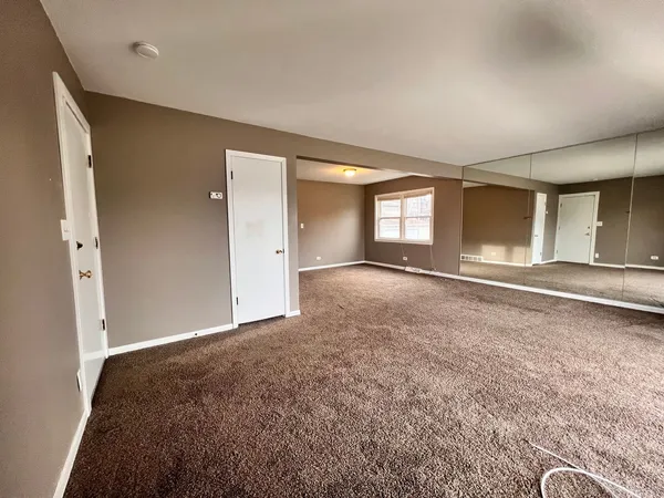 $2,800 | 16W771 56th Street, Unit 1, Clarendon Hills, IL 60514
