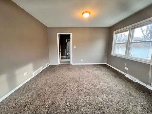 $2,800 | 16W771 56th Street, Unit 1, Clarendon Hills, IL 60514
