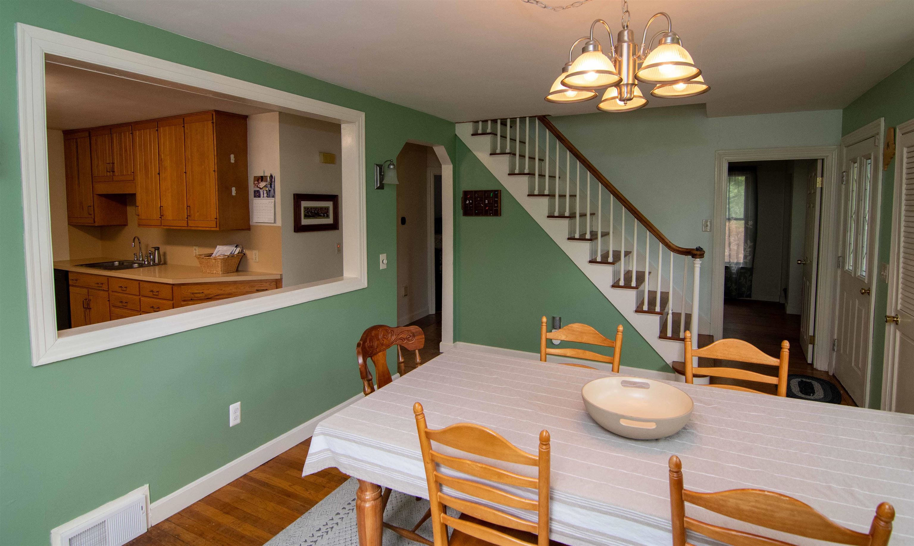 495 Calef Road Manchester, NH 03103 - Photo 4 of 30
