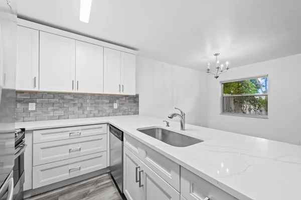 $2,600 | 822 Crystal Lake Drive, Deerfield Beach, FL 33064