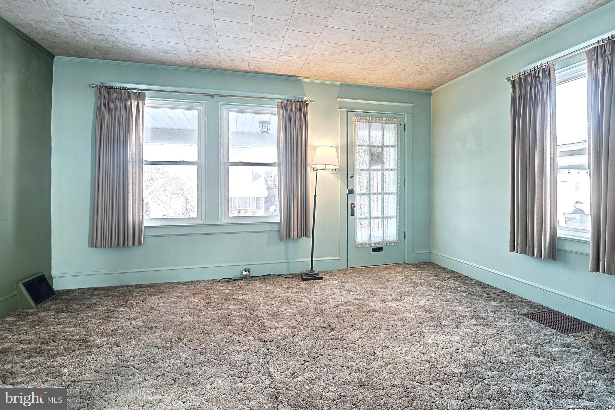 1210 West Princess Street York, PA 17404 - Photo 4 of 30 Living Room
