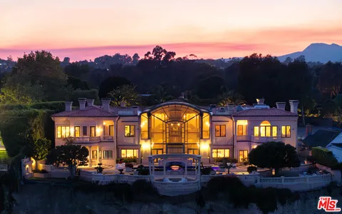 $90,000,000 | 28824 Cliffside Drive, Malibu, CA 90265