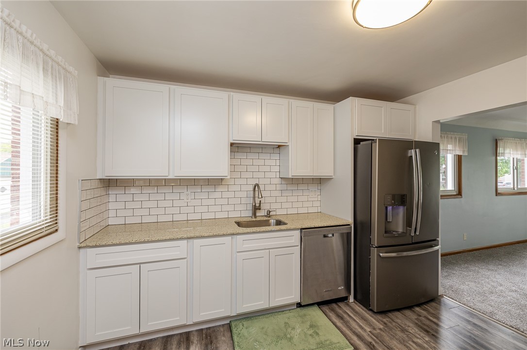 5670 Cherokee Road Cleveland, OH 44124 - Photo 8 of 37