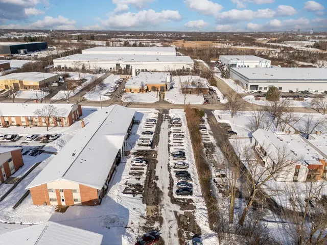 $139,000 | 703 East Fullerton Avenue, Unit 107, Glendale Heights, IL 60139