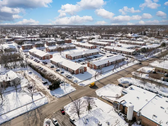 $139,000 | 703 East Fullerton Avenue, Unit 107, Glendale Heights, IL 60139