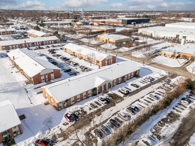 $139,000 | 703 East Fullerton Avenue, Unit 107, Glendale Heights, IL 60139