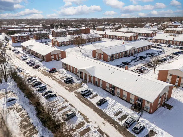 $139,000 | 703 East Fullerton Avenue, Unit 107, Glendale Heights, IL 60139