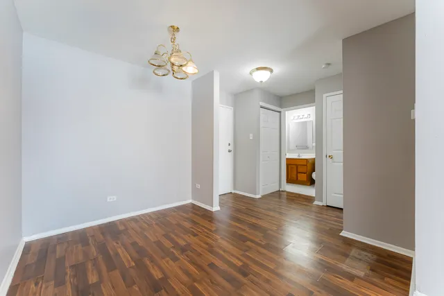 $139,000 | 703 East Fullerton Avenue, Unit 107, Glendale Heights, IL 60139