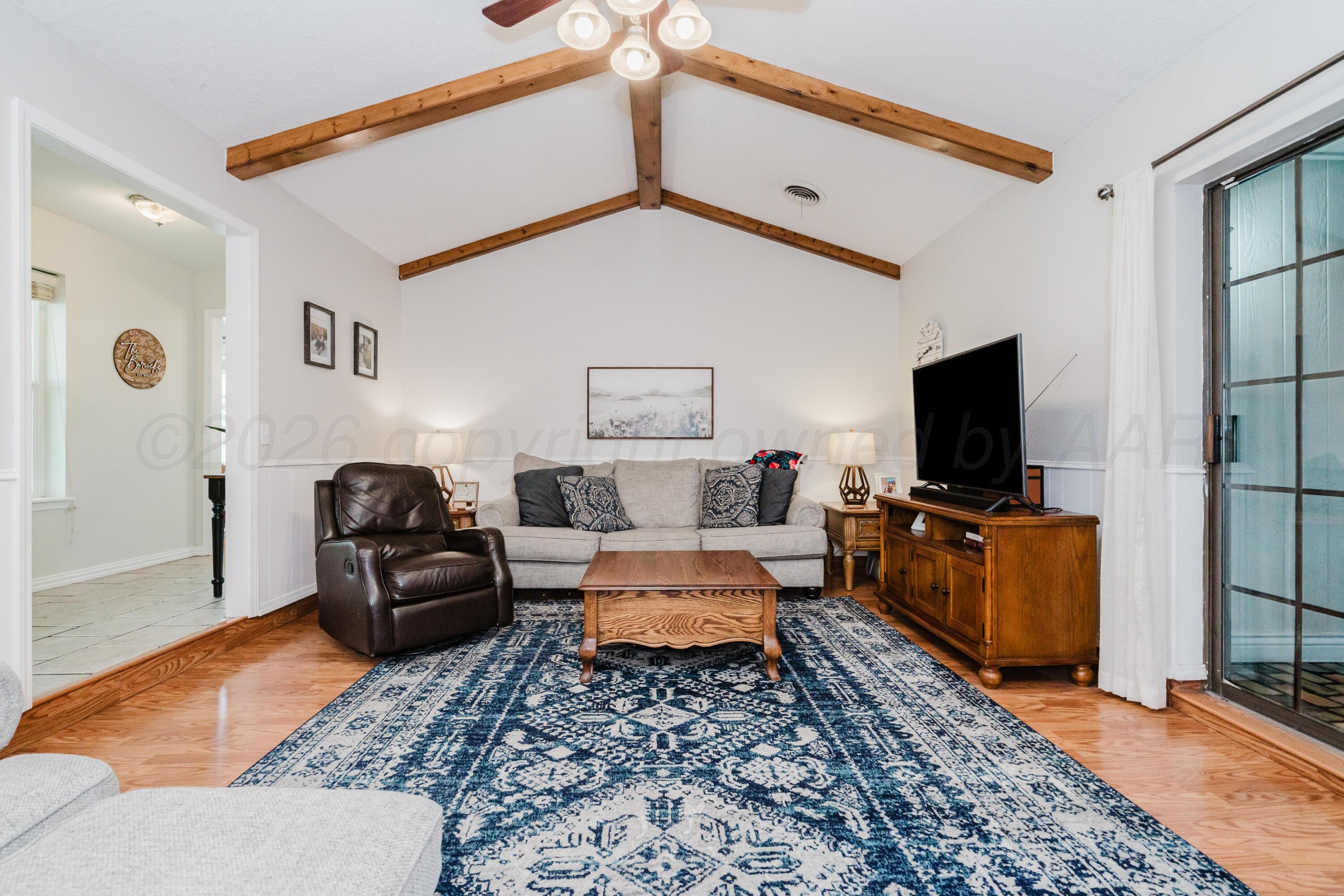 7302 Holyoke Trail Amarillo, TX 79121 - Photo 11 of 40 Living room