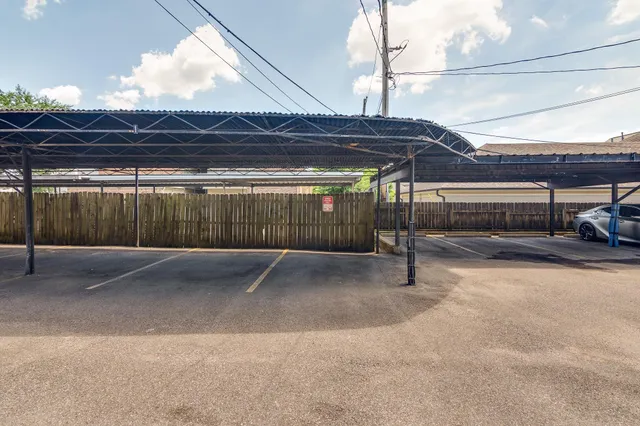 a view of a parking area