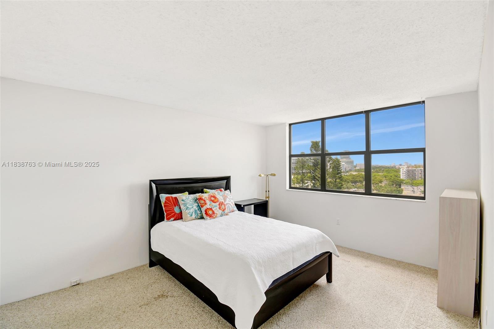 20100 West Country Club Drive, Unit 1005 Aventura, FL 33180 - Photo 19 of 36 a bedroom with a bed and a window