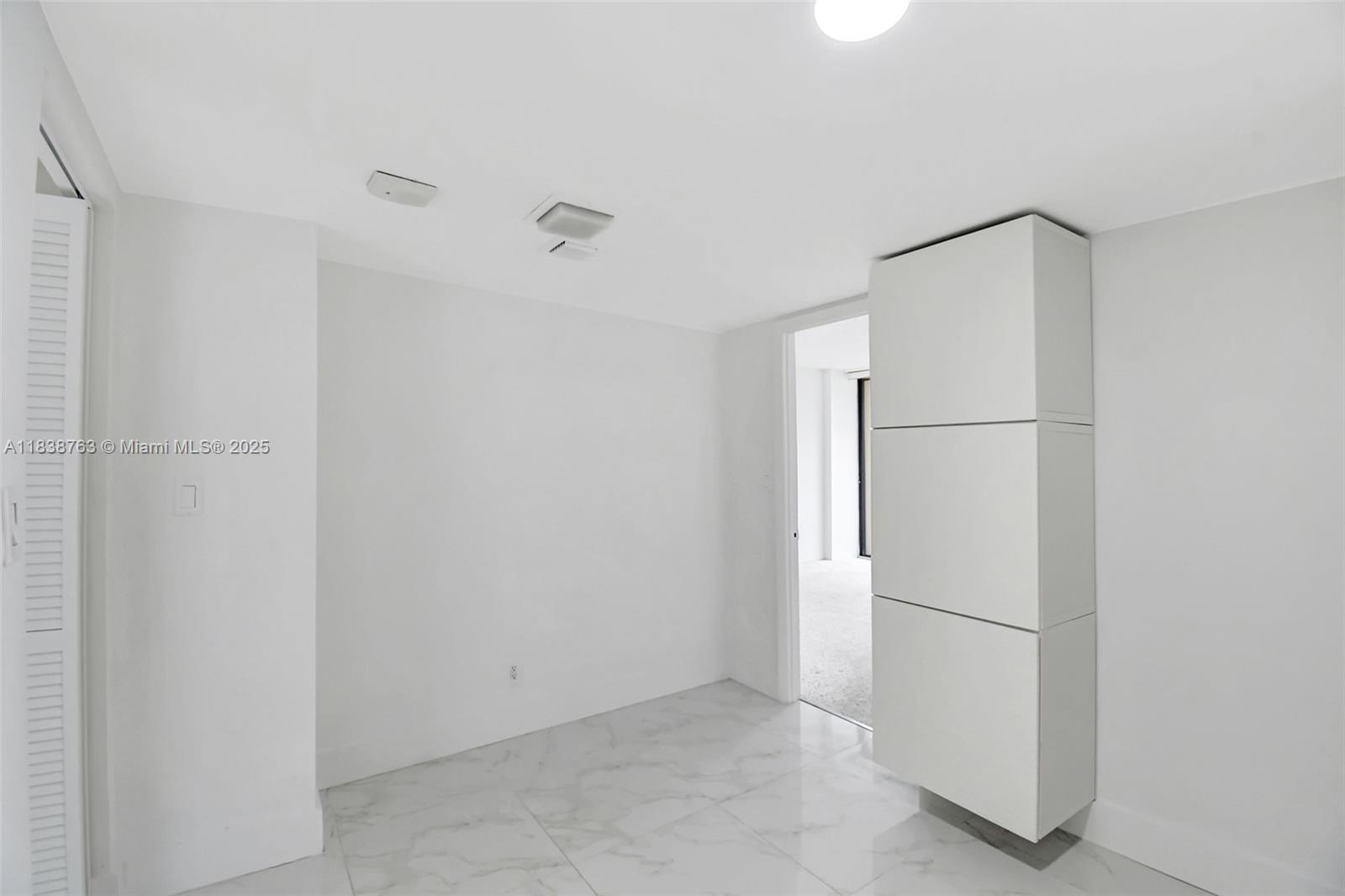 20100 West Country Club Drive, Unit 1005 Aventura, FL 33180 - Photo 26 of 36 a view of small space