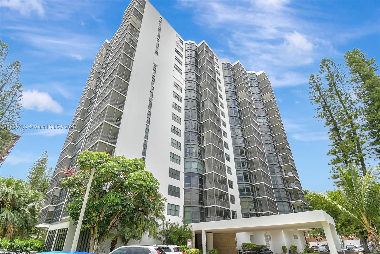 20100 West Country Club Drive, Unit 1005 Aventura, FL 33180 - Photo 36 of 36 front view of a building