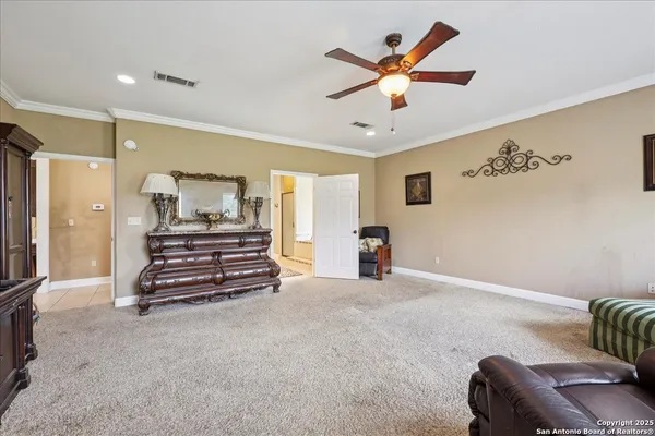 a view of livingroom with furniture