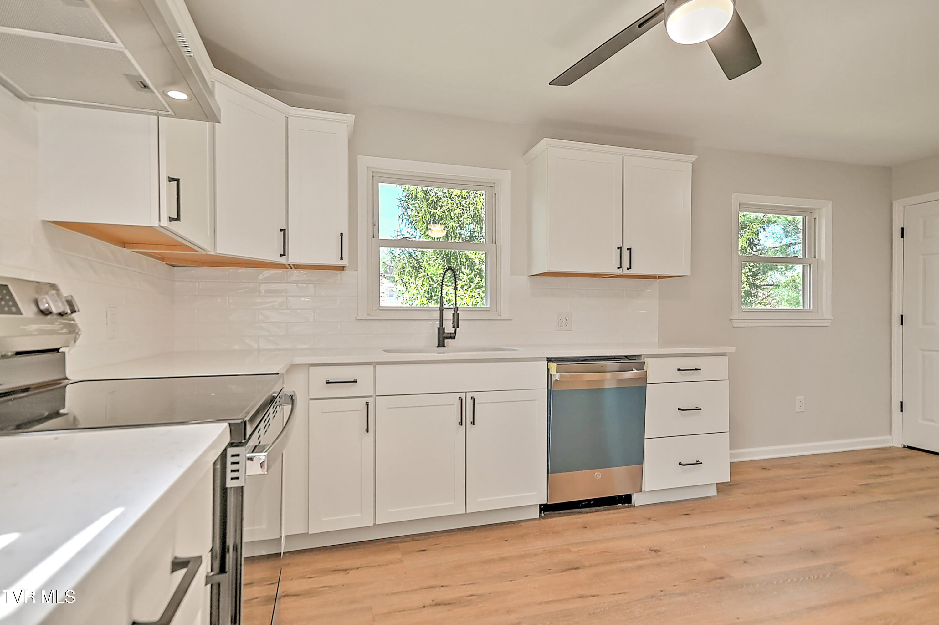 209 Chester Hill Road Bristol, VA 24201 - Photo 13 of 29 209 Chester Hill LG-16