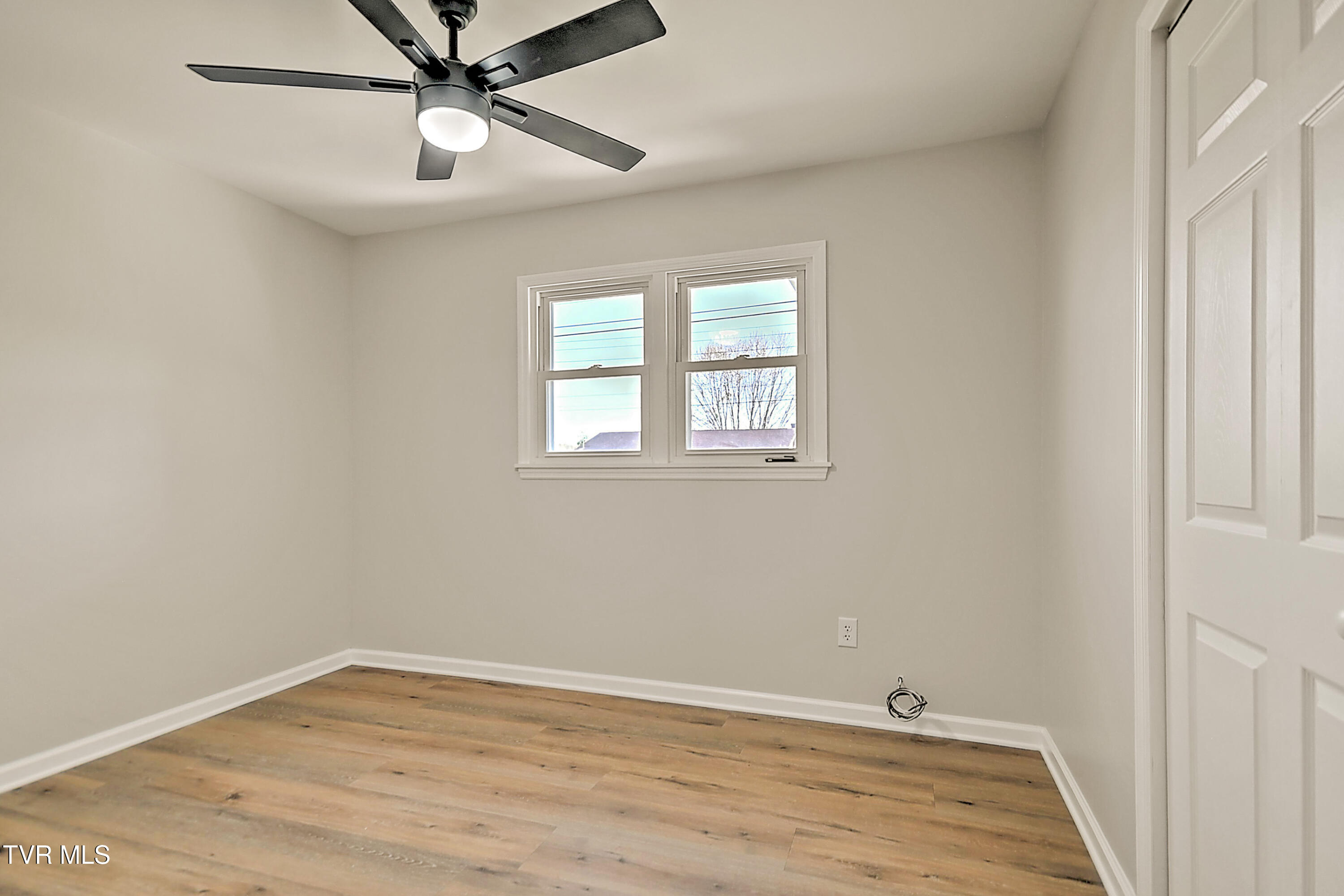 209 Chester Hill Road Bristol, VA 24201 - Photo 14 of 29 209 Chester Hill LG-17