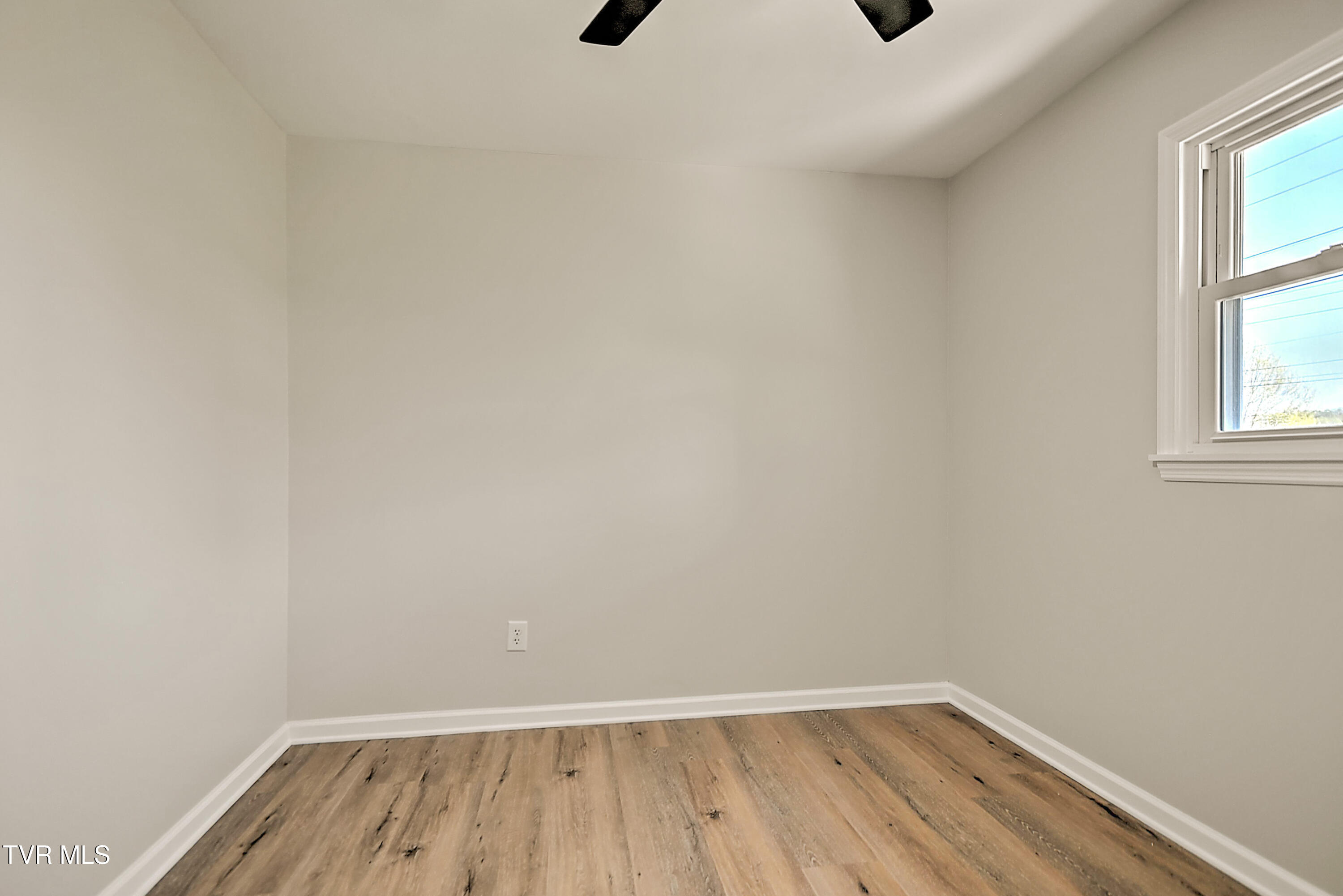 209 Chester Hill Road Bristol, VA 24201 - Photo 15 of 29 209 Chester Hill LG-18