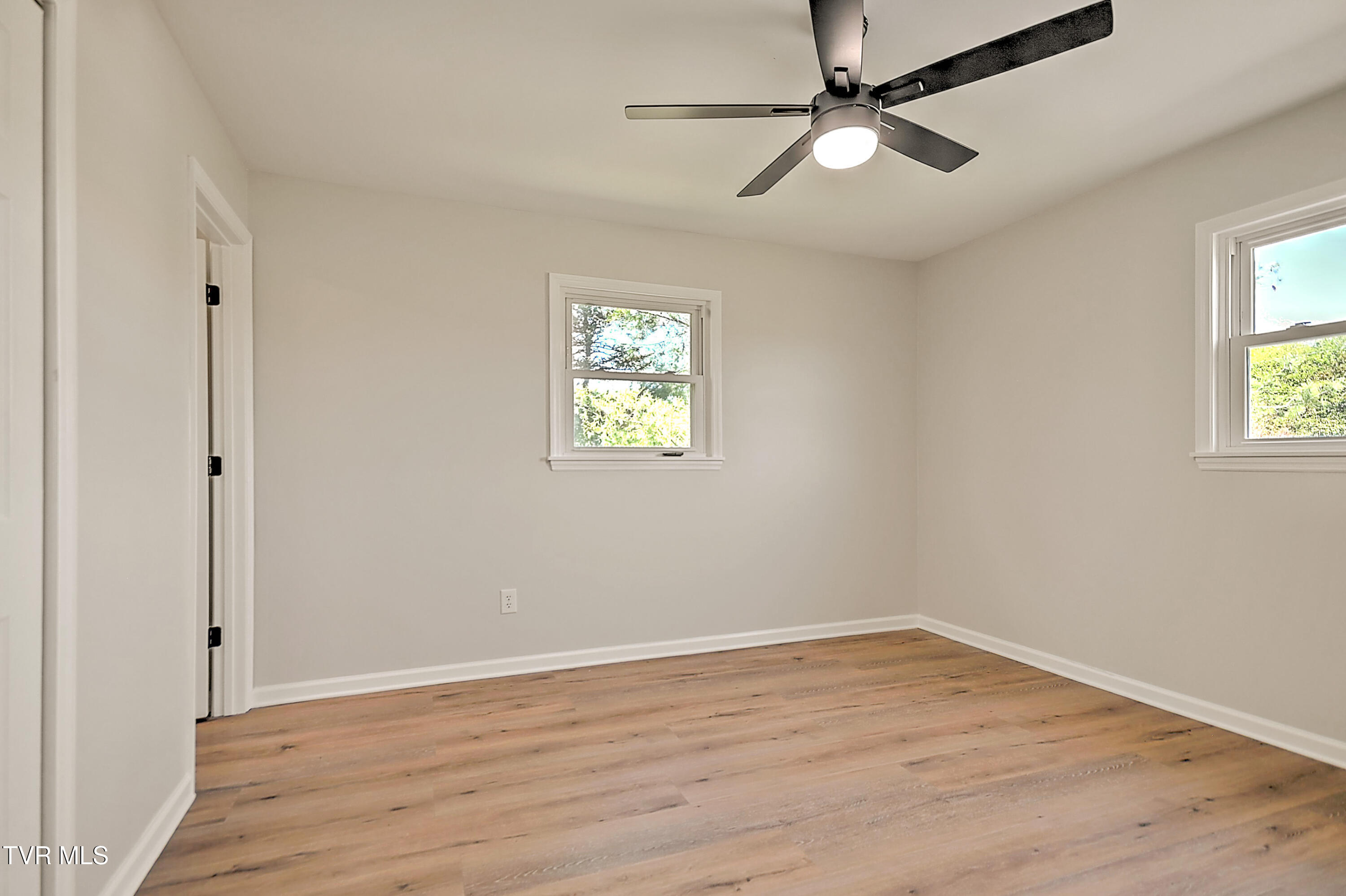 209 Chester Hill Road Bristol, VA 24201 - Photo 21 of 29 209 Chester Hill LG-24