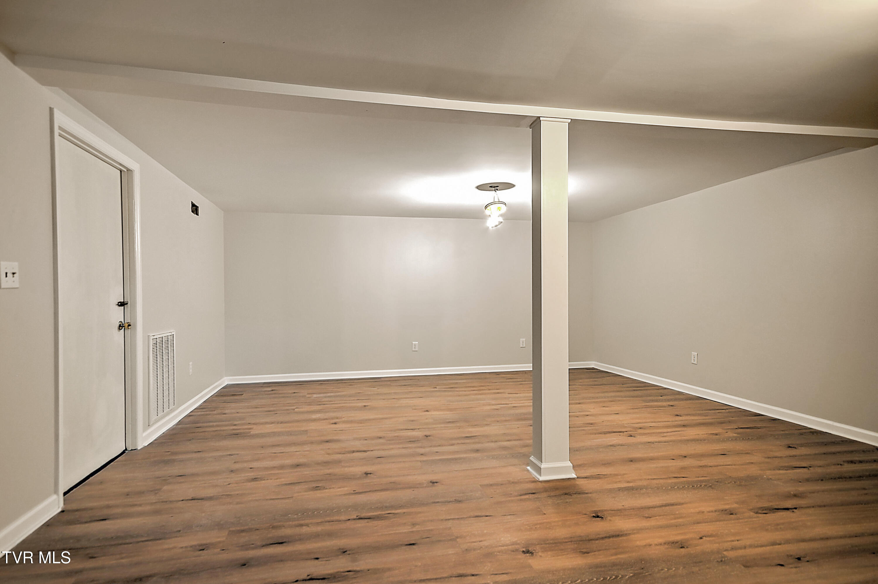 209 Chester Hill Road Bristol, VA 24201 - Photo 25 of 29 209 Chester Hill LG-28