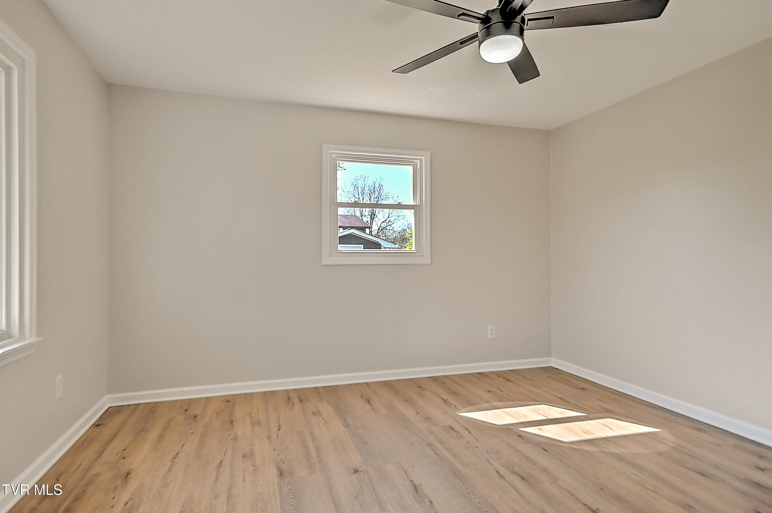 209 Chester Hill Road Bristol, VA 24201 - Photo 3 of 29 209 Chester Hill LG-6