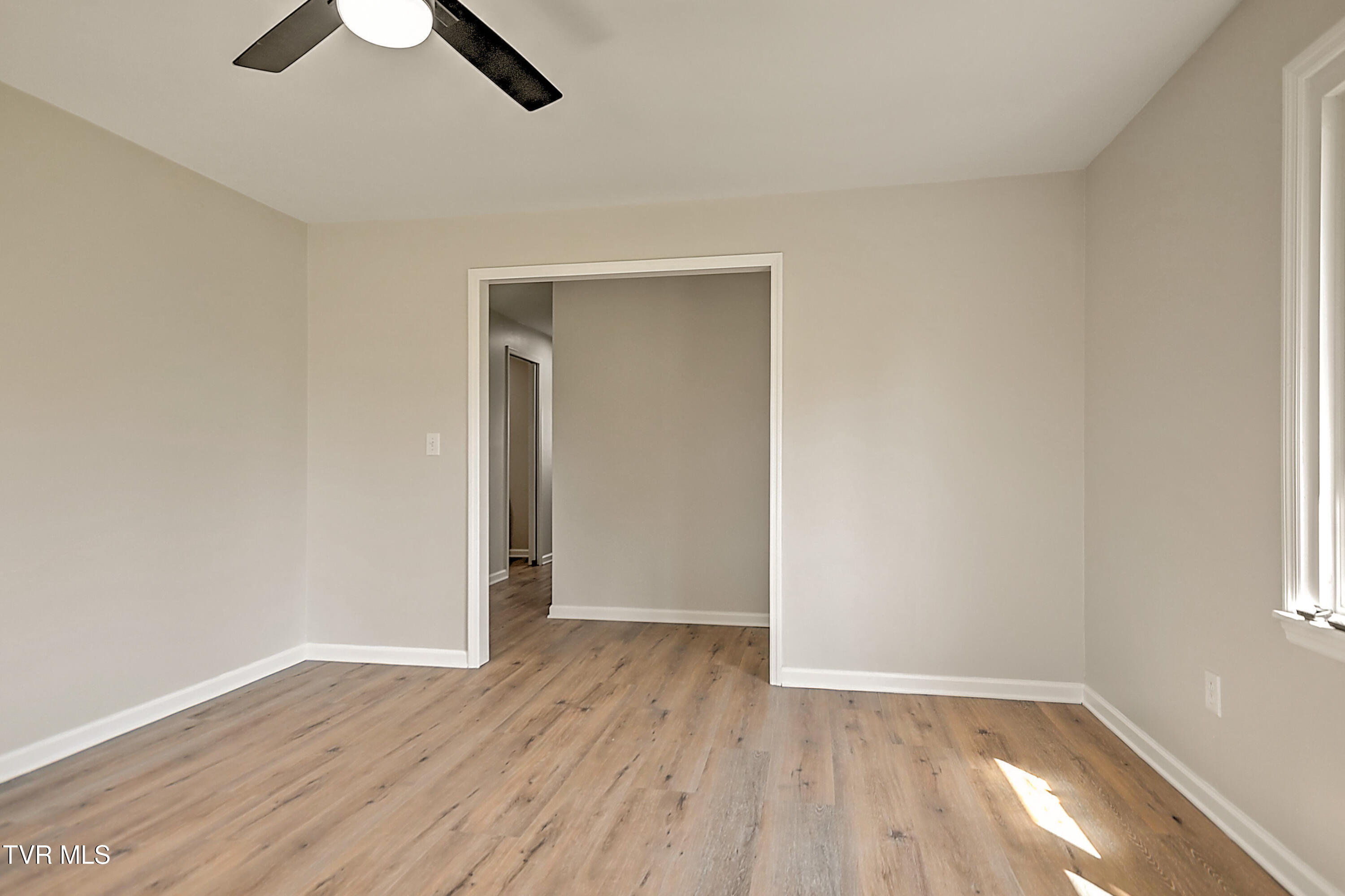 209 Chester Hill Road Bristol, VA 24201 - Photo 4 of 29 209 Chester Hill LG-7