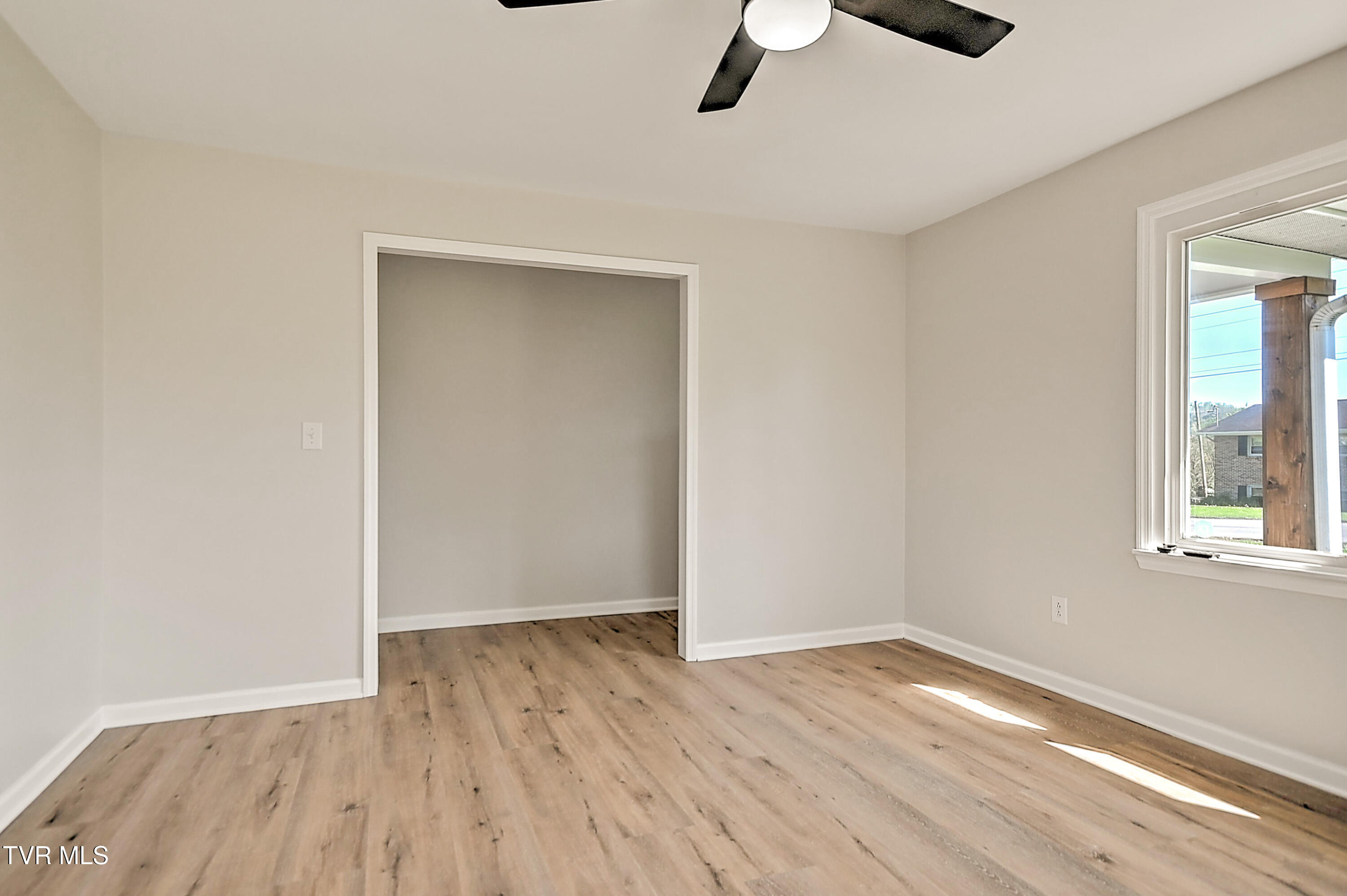 209 Chester Hill Road Bristol, VA 24201 - Photo 5 of 29 209 Chester Hill LG-8