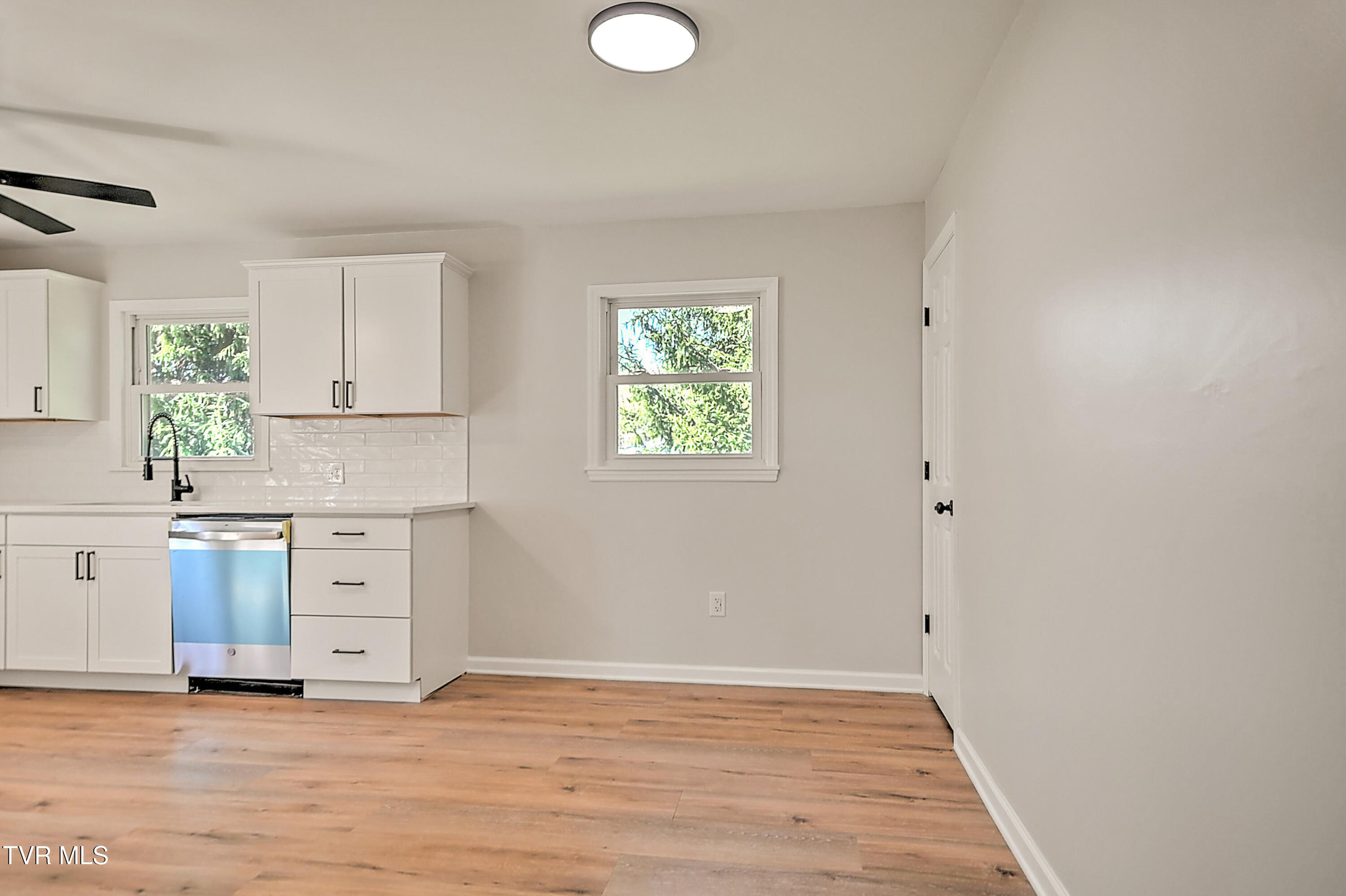 209 Chester Hill Road Bristol, VA 24201 - Photo 6 of 29 209 Chester Hill LG-9