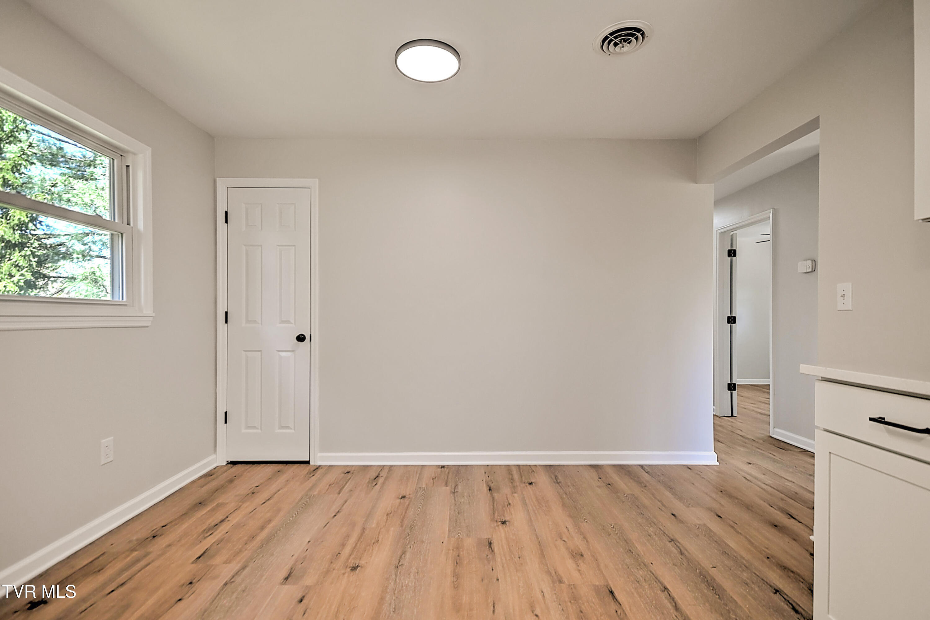 209 Chester Hill Road Bristol, VA 24201 - Photo 7 of 29 209 Chester Hill LG-10