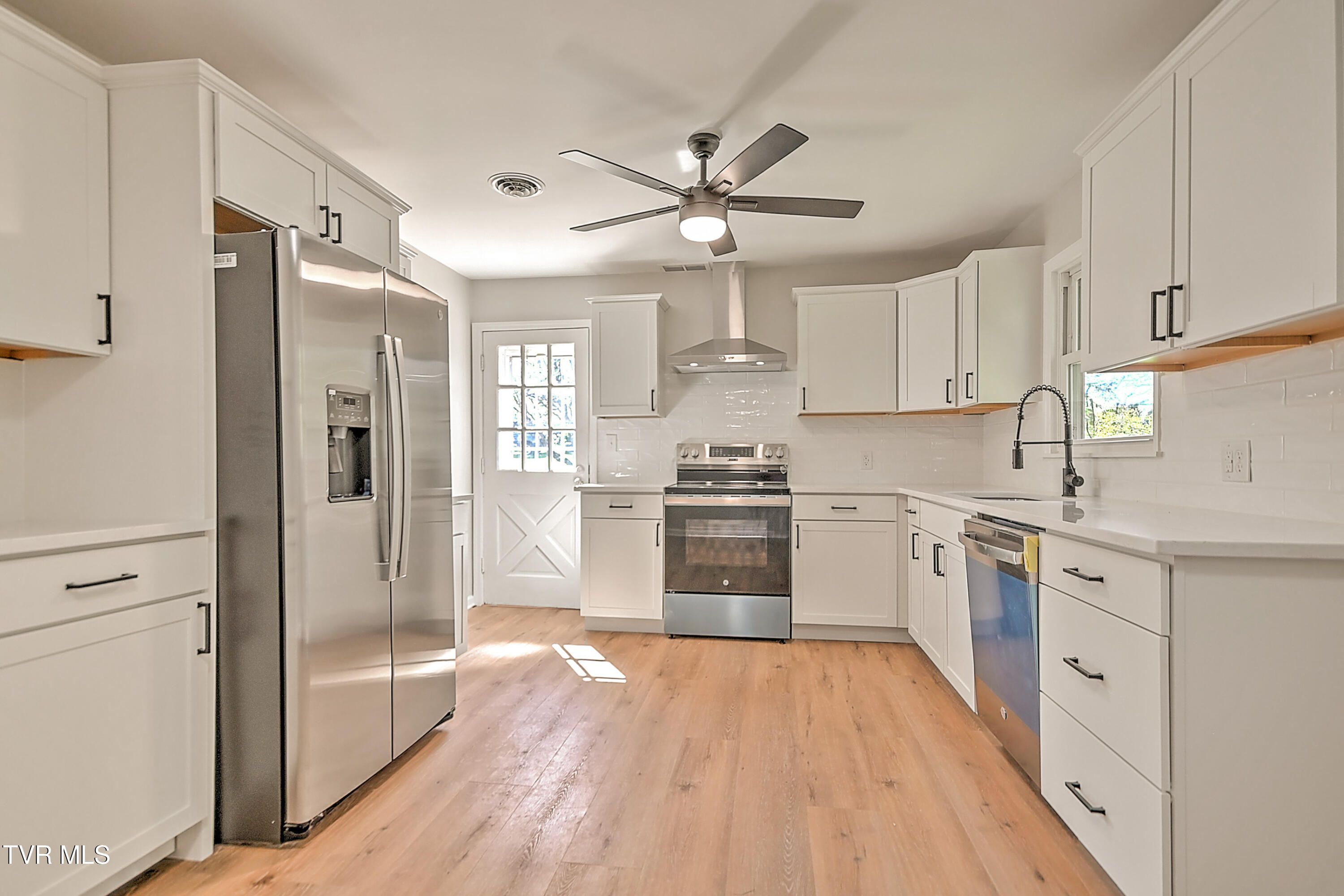 209 Chester Hill Road Bristol, VA 24201 - Photo 8 of 29 209 Chester Hill LG-11