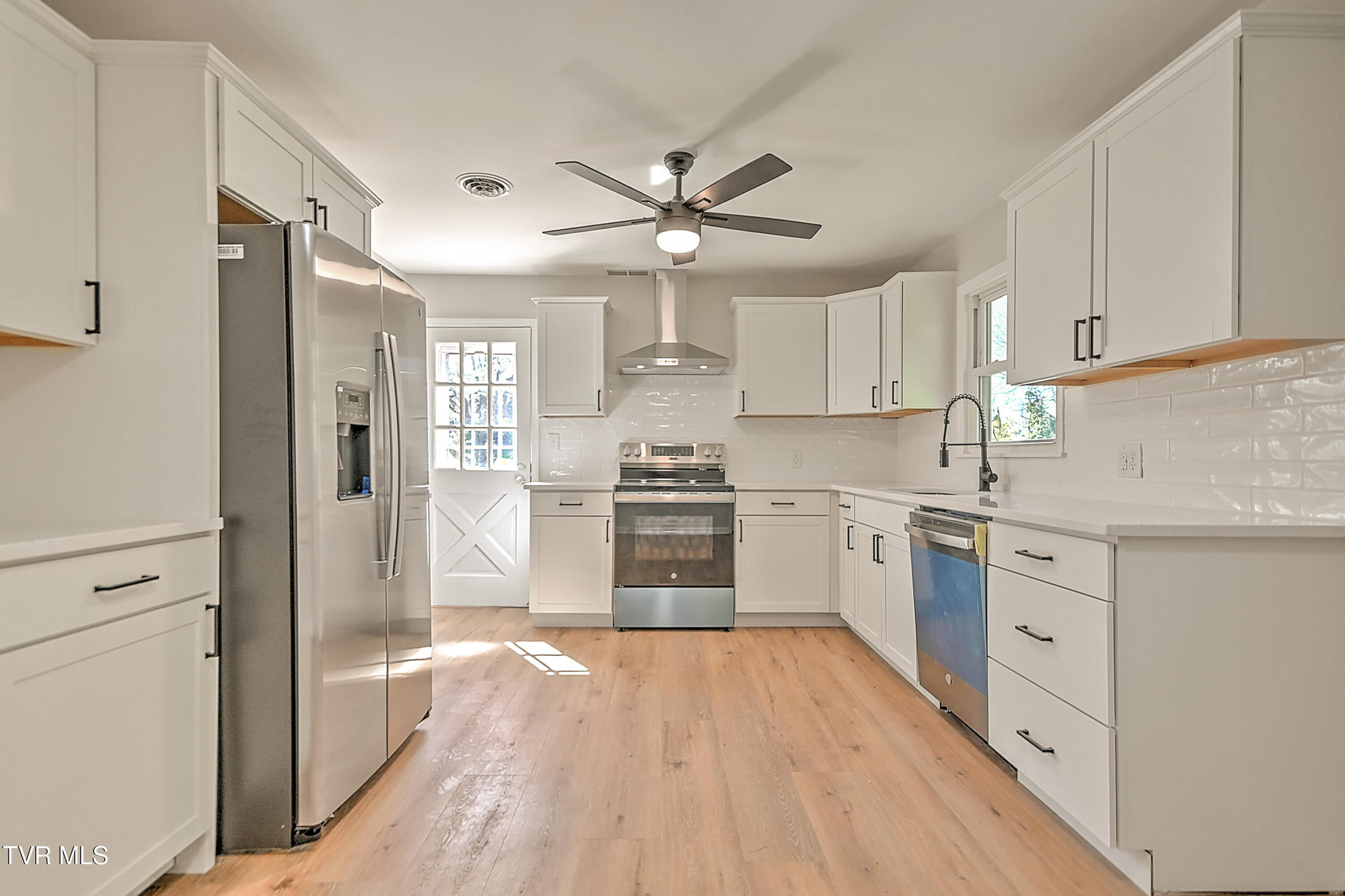 209 Chester Hill Road Bristol, VA 24201 - Photo 9 of 29 209 Chester Hill LG-12