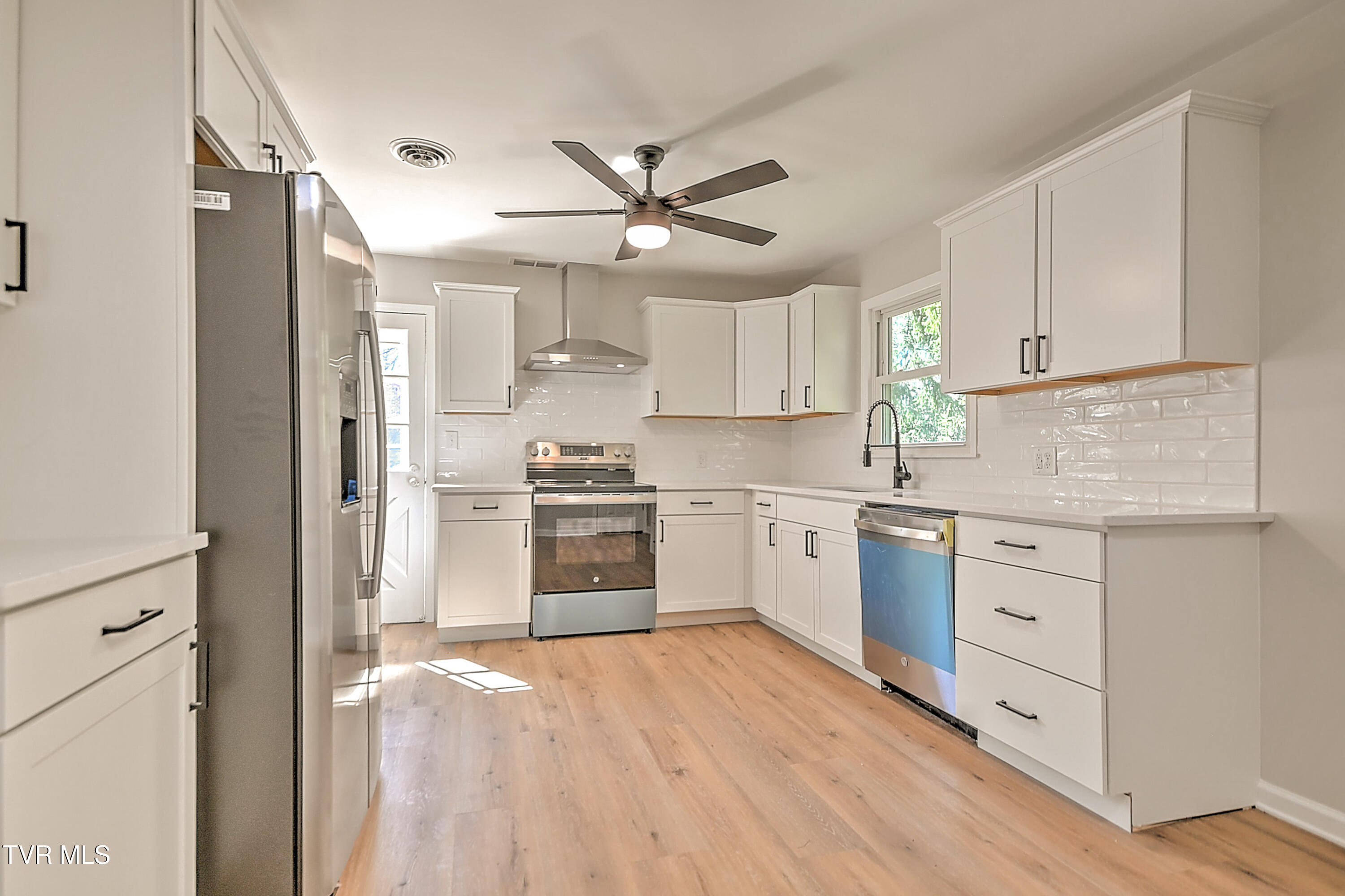 209 Chester Hill Road Bristol, VA 24201 - Photo 10 of 29 209 Chester Hill LG-13