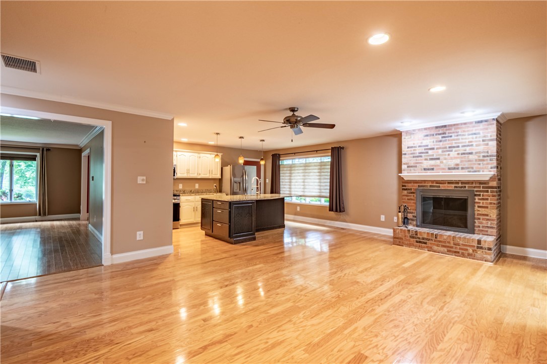 111 Southmoreland Place Decatur, IL 62521 - Photo 8 of 29