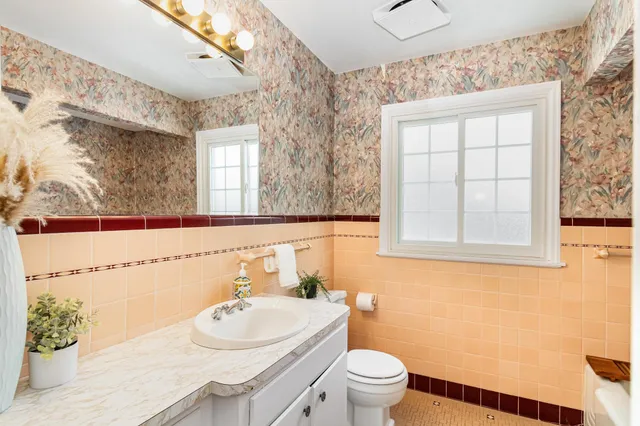 $489,000 | 3 Kennard Court, St. Paul, MN 55106