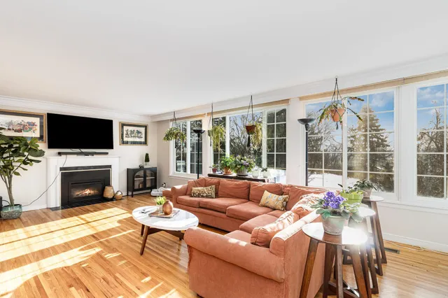 $489,000 | 3 Kennard Court, St. Paul, MN 55106