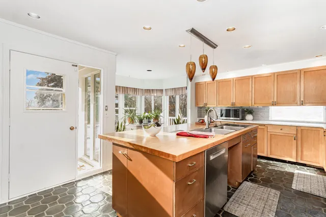 $489,000 | 3 Kennard Court, St. Paul, MN 55106