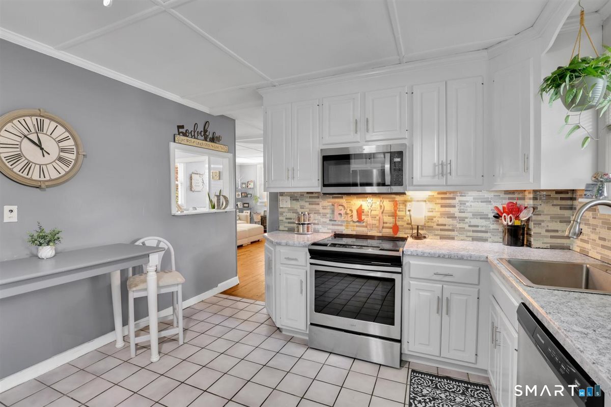 4 Crown Street Middletown, CT 06457 - Photo 9 of 29