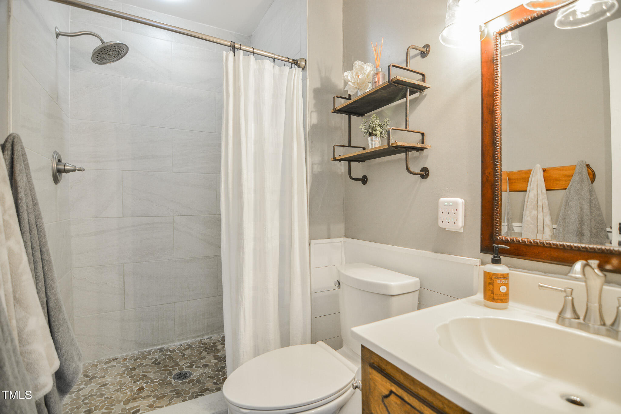 2717 Jack Road Clayton, NC 27520 - Photo 23 of 59 Owners Bath