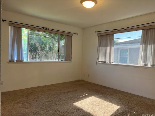 a view of empty room with window