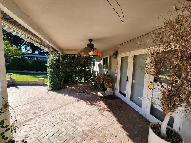 a view of a garden with lawn chairs
