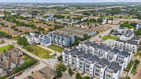 $430,000 | 3303 Baron Street, Houston, TX 77020
