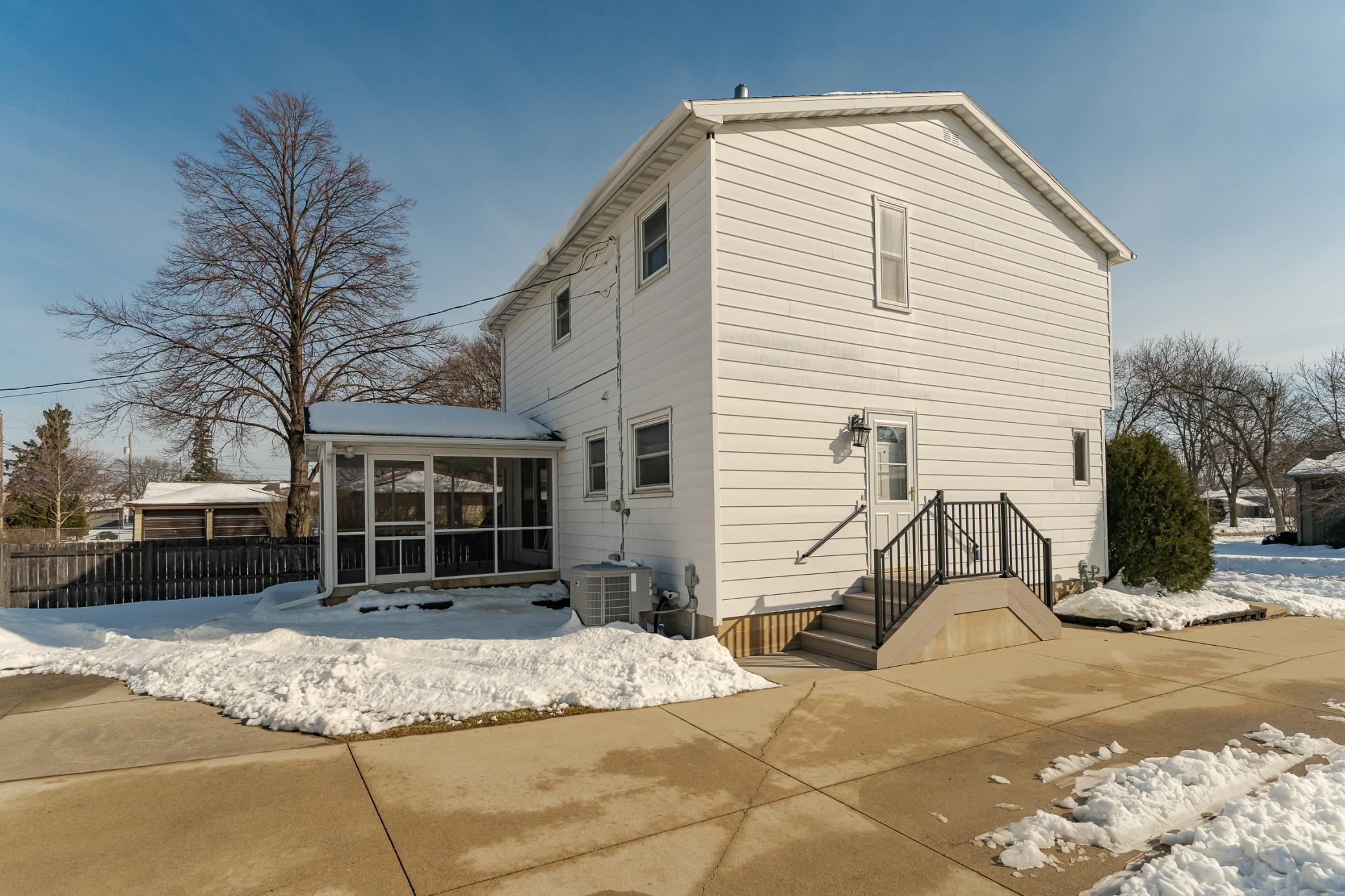 3917 16th Avenue Northwest Rochester, MN 55901 - Photo 3 of 47