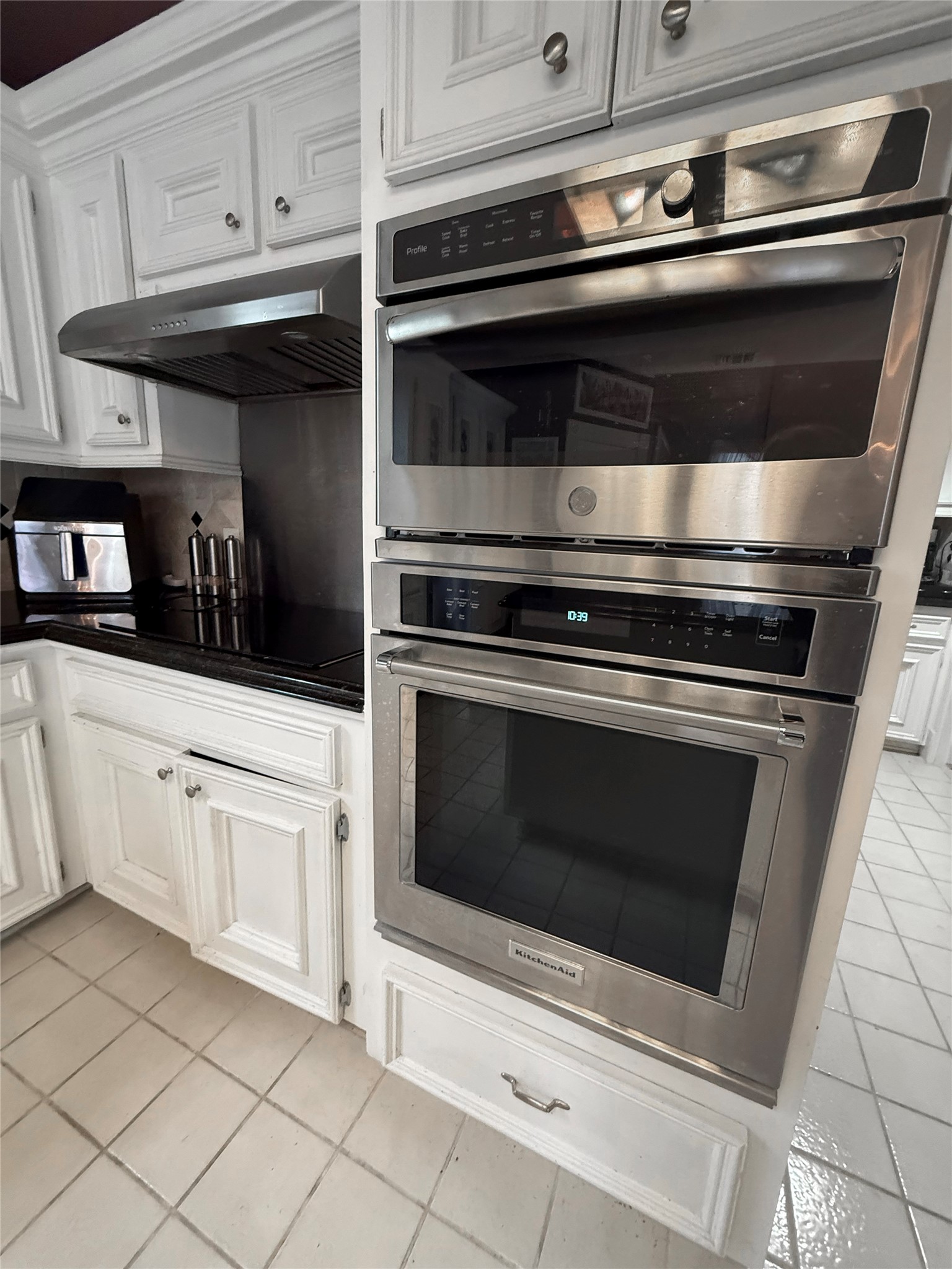17310 Wyeth Circle Spring, TX 77379 - Photo 24 of 50 All appliances are fresh and include a built in microwave