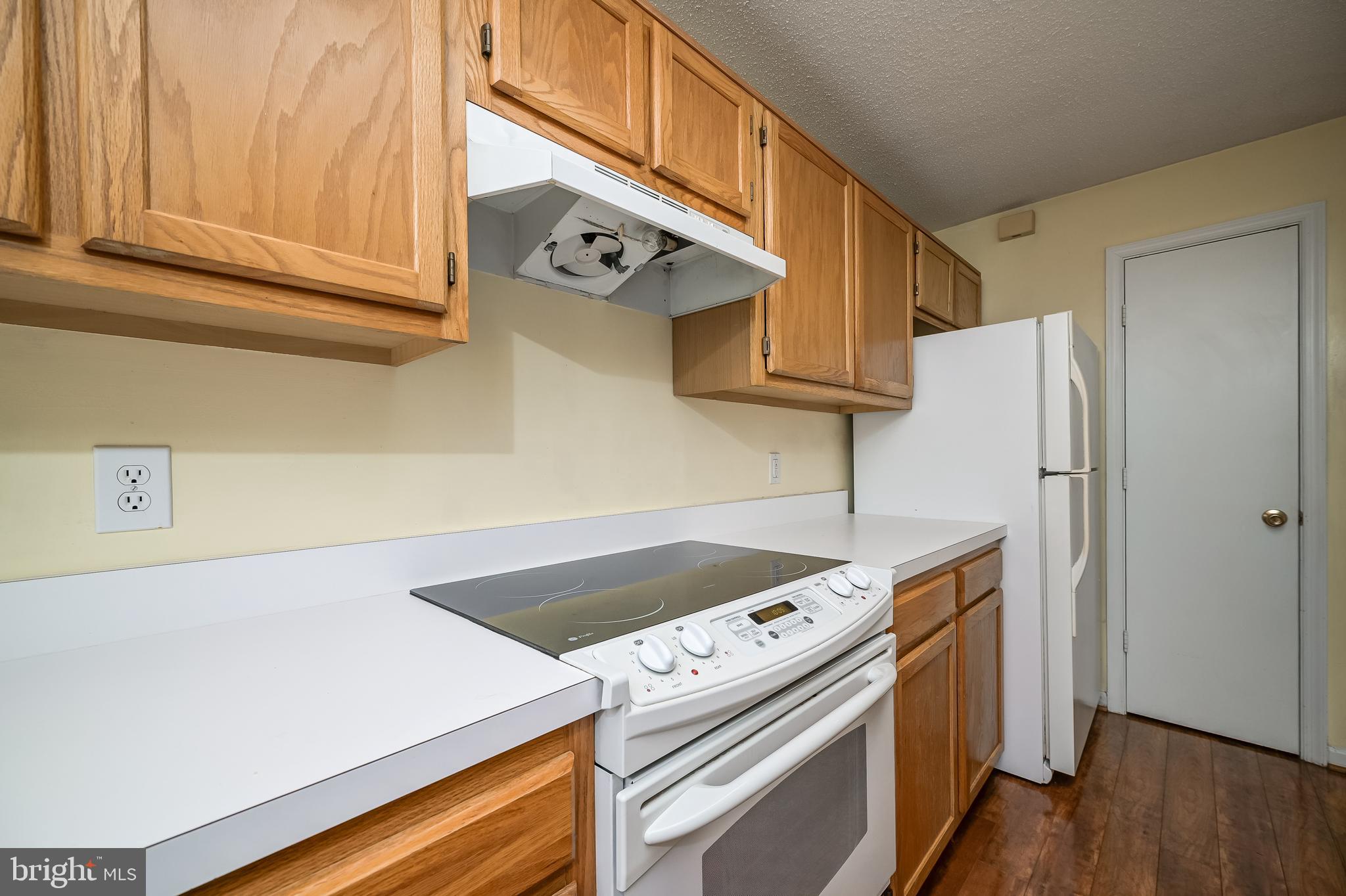 14202 Valleyfield Drive, Unit 338 Silver Spring, MD 20906 - Photo 20 of 38 a utility room with dryer and washer