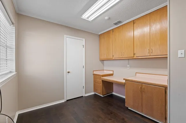 a view of a yard with a table and chairs