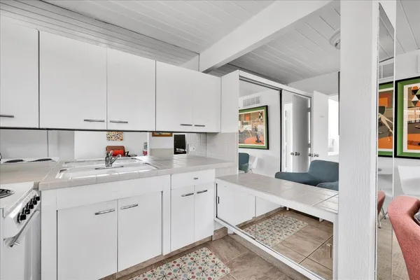 $319,000 | 1111 East Palm Canyon Drive, Unit 224, Palm Springs, CA 92264