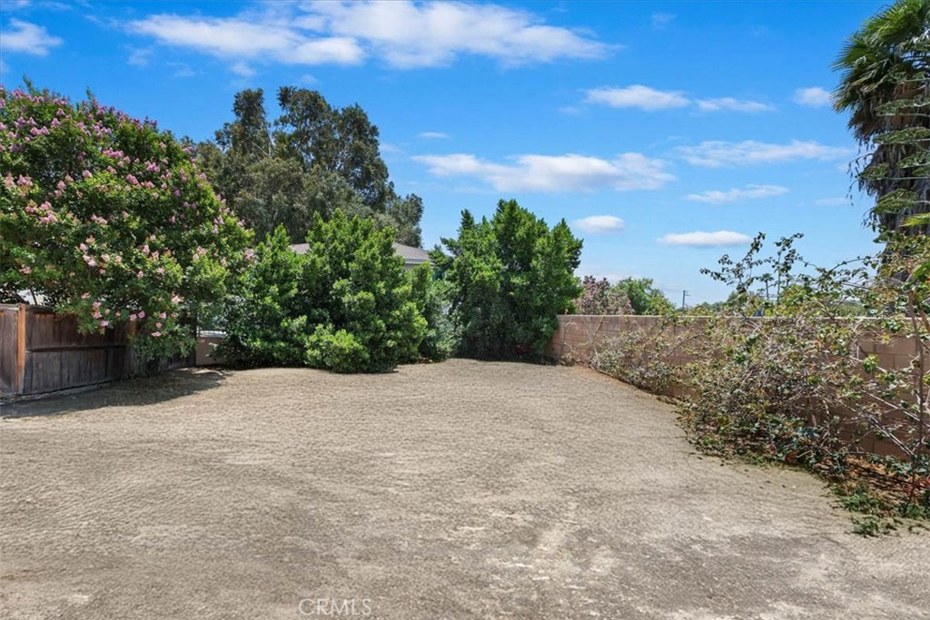 1339 Castledale Street Riverside, CA 92501 - Photo 28 of 32 a view of outdoor space and yard