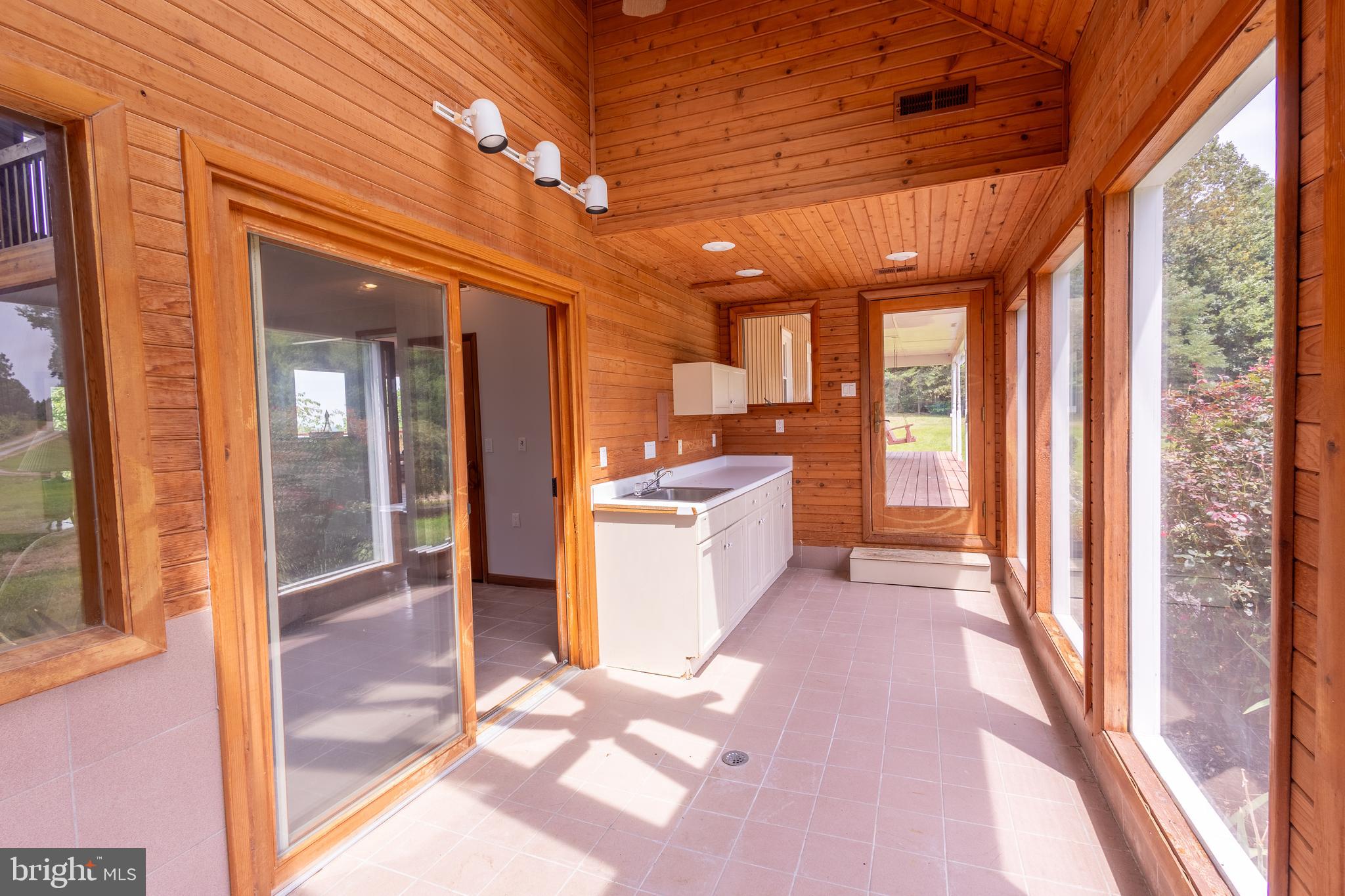 15466 Arthur Road King George, VA 22485 - Photo 20 of 46 Mud Room/Sun Room with Beautiful Light