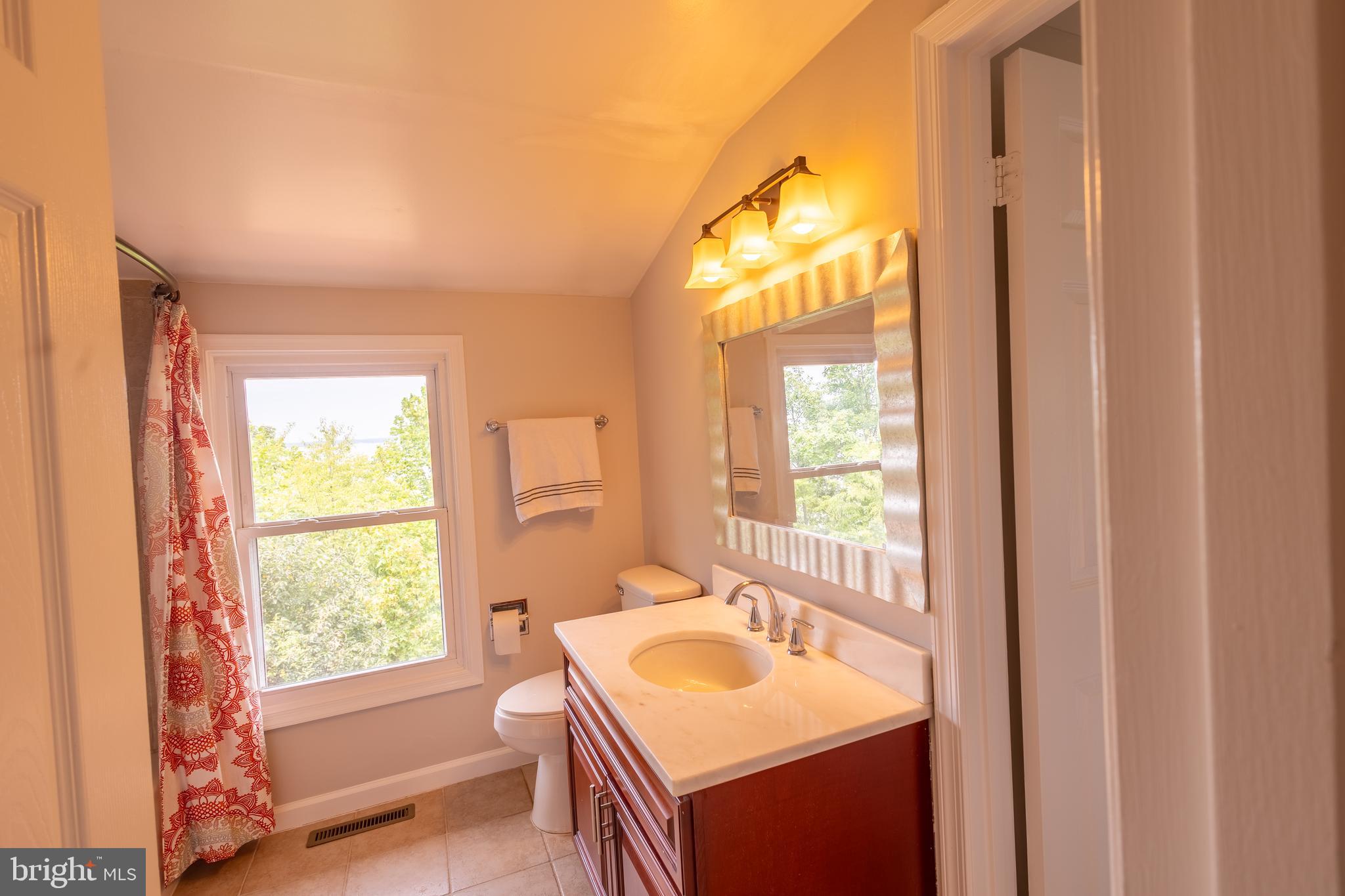 15466 Arthur Road King George, VA 22485 - Photo 33 of 46 Full Bathroom #2 w/Vanity, Shower & Tub