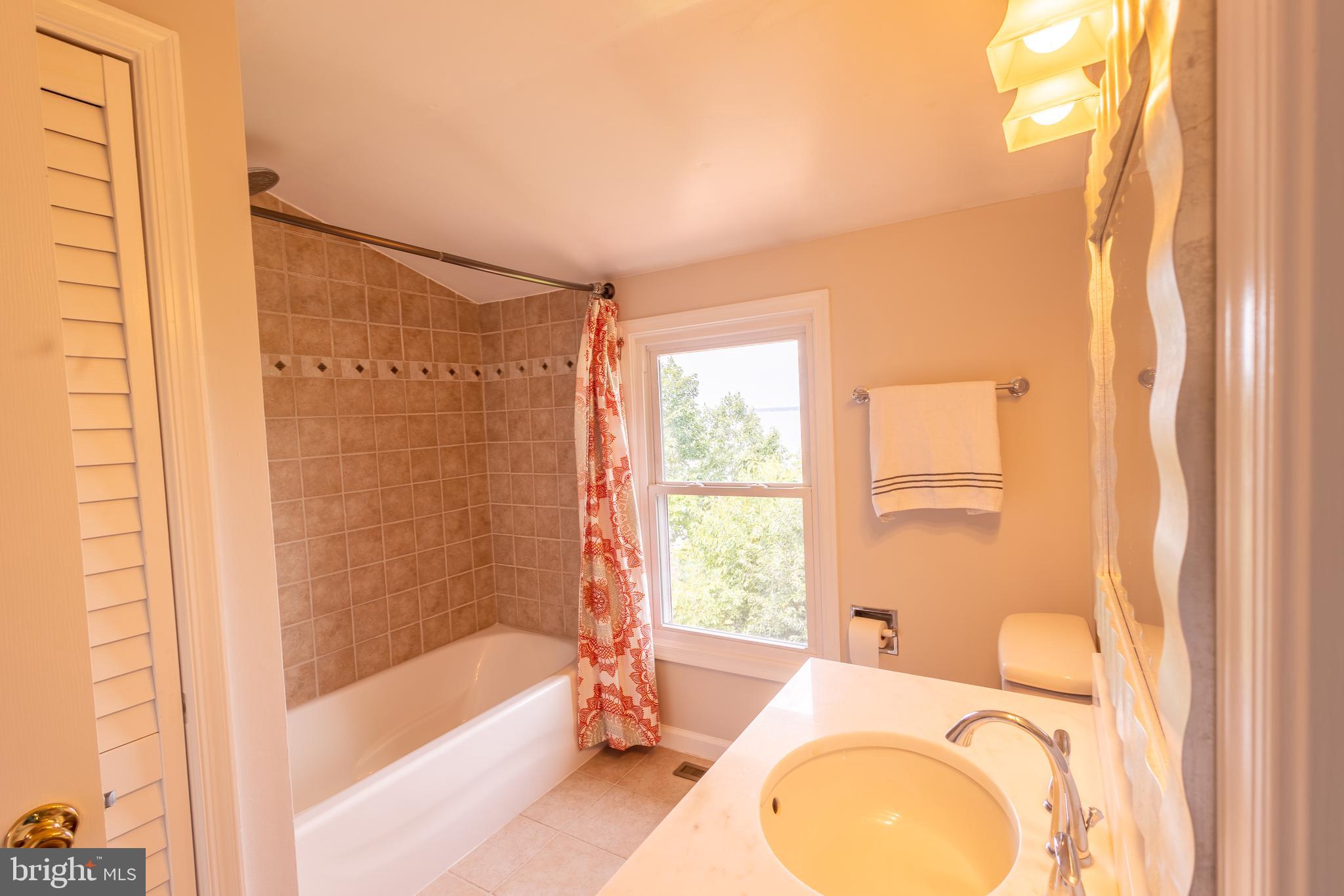 15466 Arthur Road King George, VA 22485 - Photo 34 of 46 Full Bathroom #2 w/Vanity, Shower & Tub